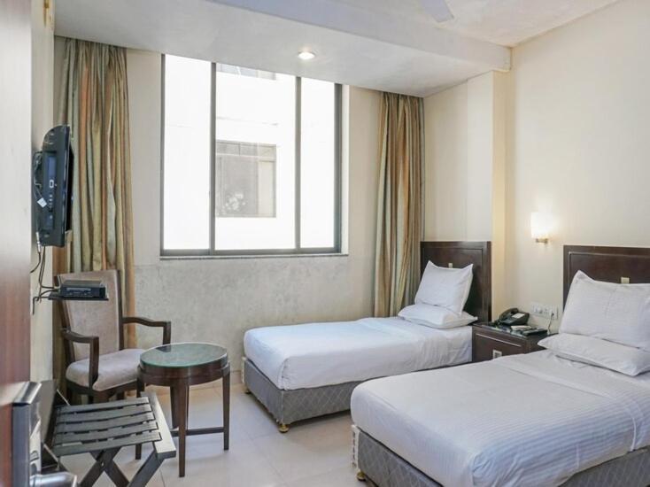 Hotel Ashoka, Pune Yerandwane Buitenkant foto